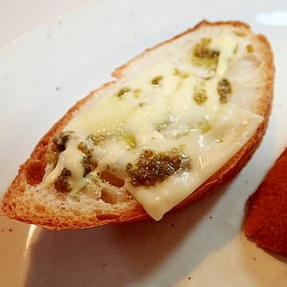 バジルソース/マヨで　チーズバゲット
